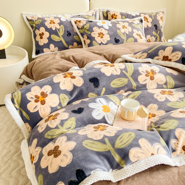 91家纺网 家纺一手货源 找家纺 阿亮家纺 2025新款高克重大包边菠萝格牛奶绒活性印染四件套 陌上花开