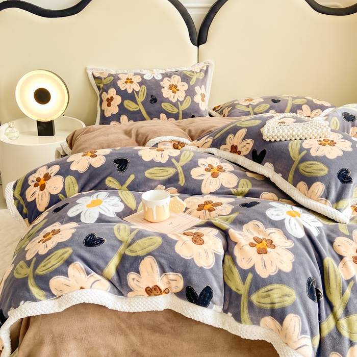 91家纺网 家纺一手货源 找家纺 阿亮家纺 2025新款高克重大包边菠萝格牛奶绒活性印染四件套 陌上花开