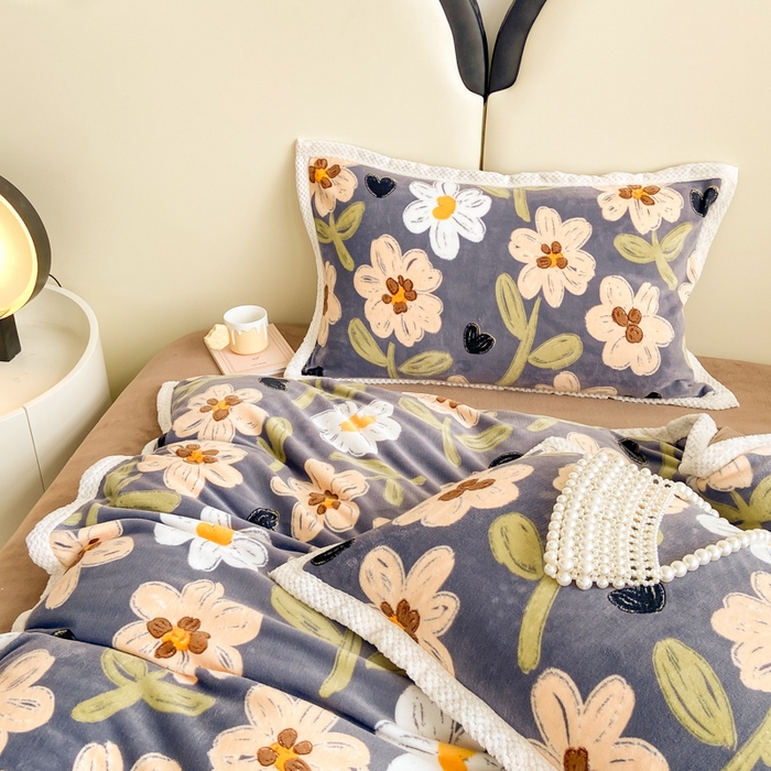 91家纺网 家纺一手货源 找家纺 阿亮家纺 2025新款高克重大包边菠萝格牛奶绒活性印染四件套 陌上花开