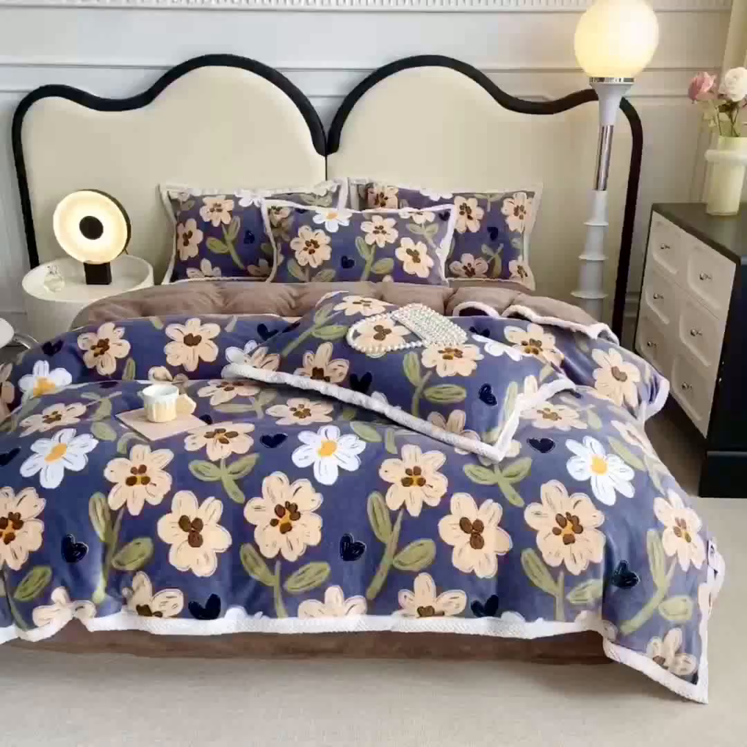 91家纺网 家纺一手货源 找家纺 阿亮家纺 2025新款高克重大包边菠萝格牛奶绒活性印染四件套 陌上花开