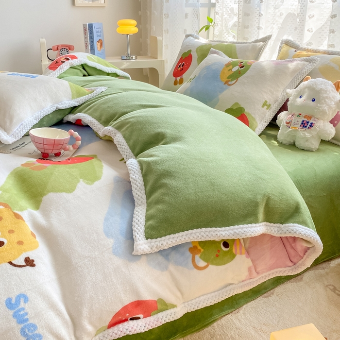 91家纺网 家纺一手货源 找家纺 阿亮家纺 2025新款高克重大包边菠萝格牛奶绒活性印染四件套 七彩草莓