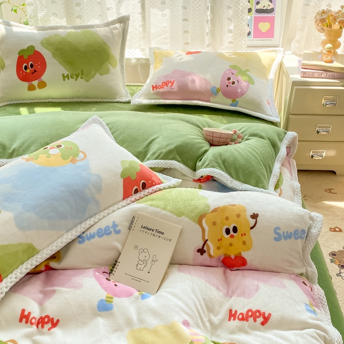 91家纺网 家纺一手货源 找家纺 阿亮家纺 2025新款高克重大包边菠萝格牛奶绒活性印染四件套 七彩草莓