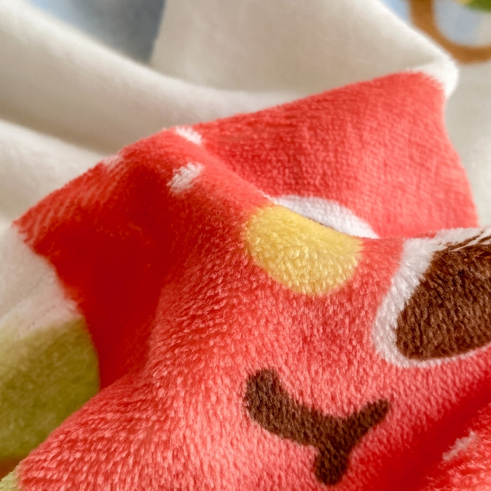 91家纺网 家纺一手货源 找家纺 阿亮家纺 2025新款高克重大包边菠萝格牛奶绒活性印染四件套 七彩草莓