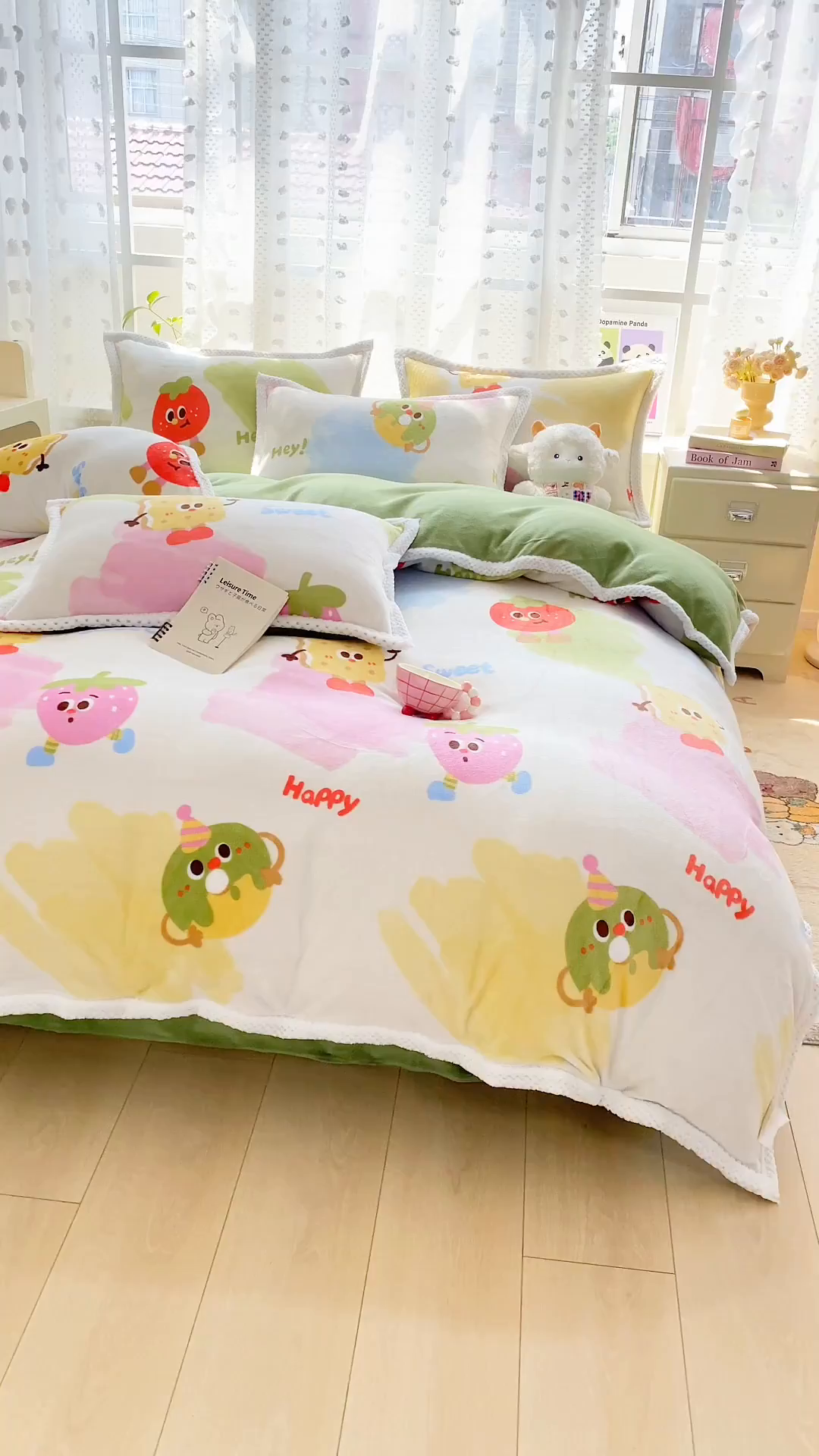 91家纺网 家纺一手货源 找家纺 阿亮家纺 2025新款高克重大包边菠萝格牛奶绒活性印染四件套 七彩草莓