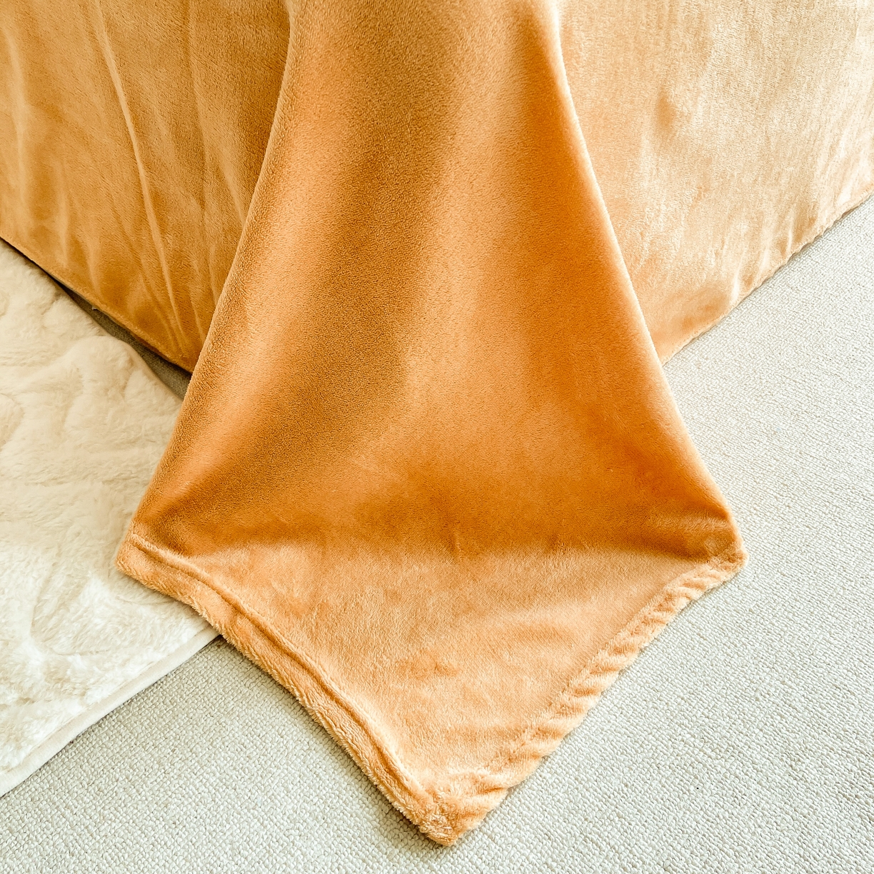 91家纺网 家纺一手货源 找家纺 阿亮家纺 2025新款高克重大包边菠萝格牛奶绒活性印染四件套 奇妙旋律