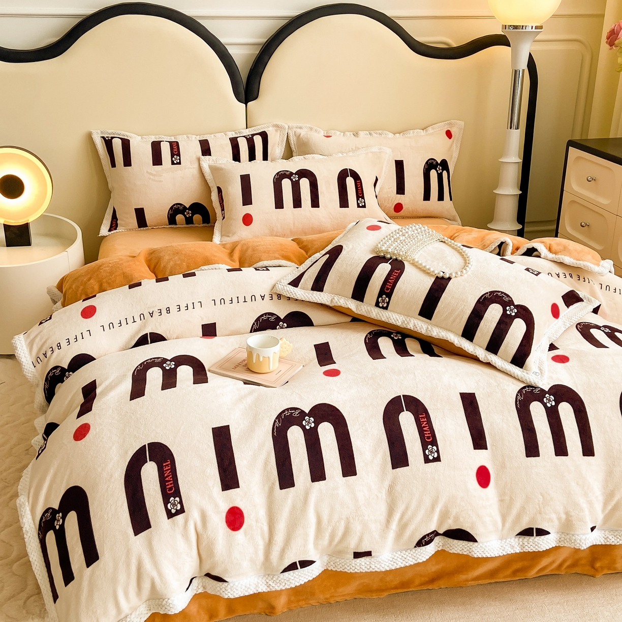 91家纺网 家纺一手货源 找家纺 阿亮家纺 2025新款高克重大包边菠萝格牛奶绒活性印染四件套 奇妙旋律