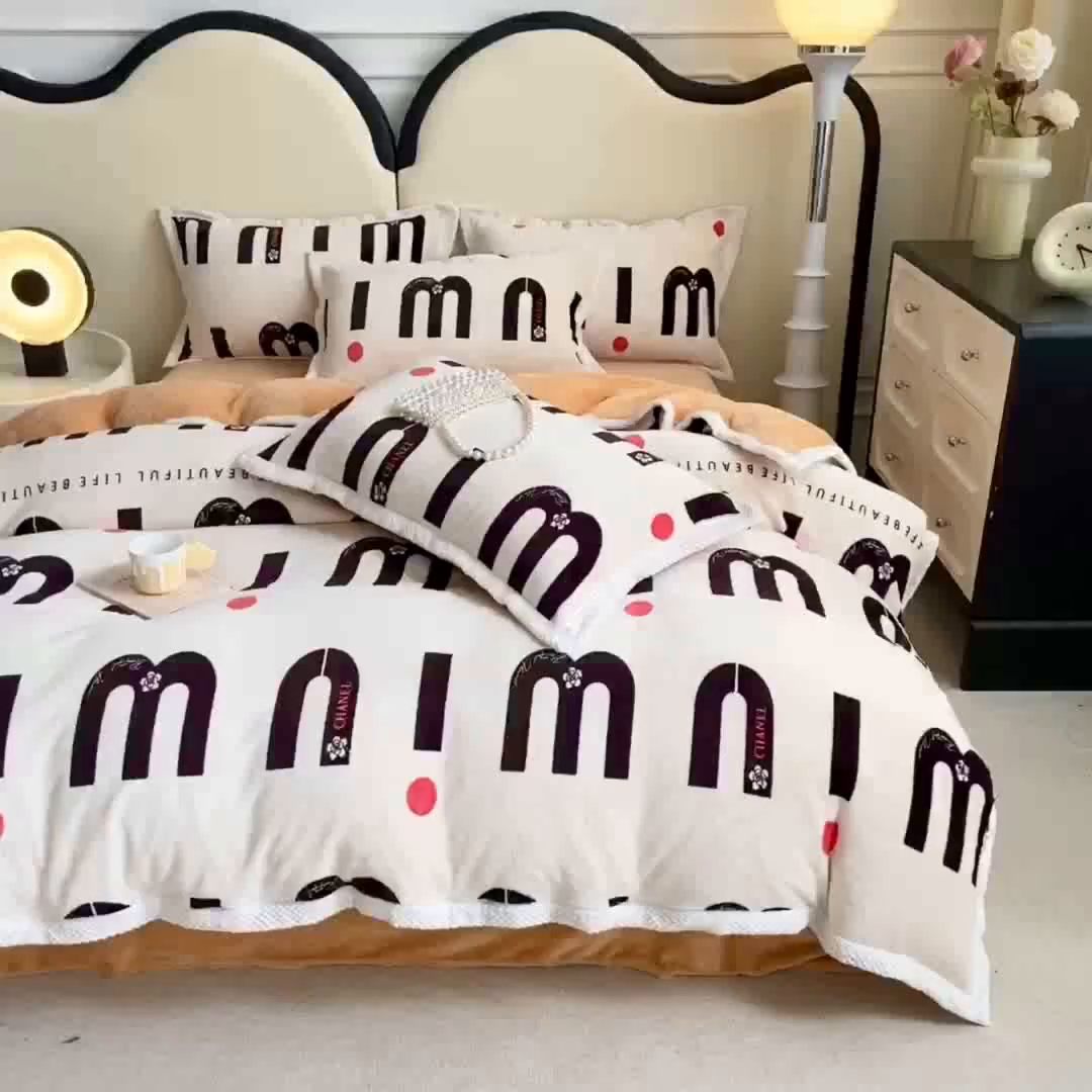 91家纺网 家纺一手货源 找家纺 阿亮家纺 2025新款高克重大包边菠萝格牛奶绒活性印染四件套 奇妙旋律