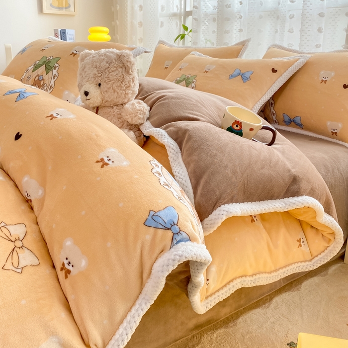 91家纺网 家纺一手货源 找家纺 阿亮家纺 2025新款高克重大包边菠萝格牛奶绒活性印染四件套 亲密朋友