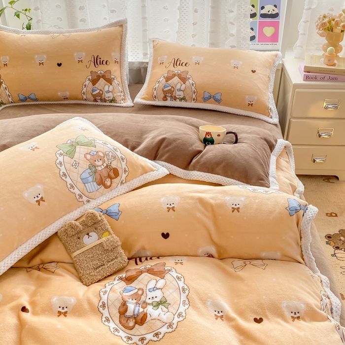 91家纺网 家纺一手货源 找家纺 阿亮家纺 2025新款高克重大包边菠萝格牛奶绒活性印染四件套 亲密朋友