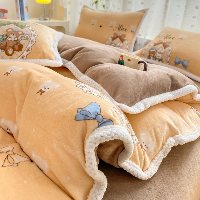 91家纺网 家纺一手货源 找家纺 阿亮家纺 2025新款高克重大包边菠萝格牛奶绒活性印染四件套 亲密朋友