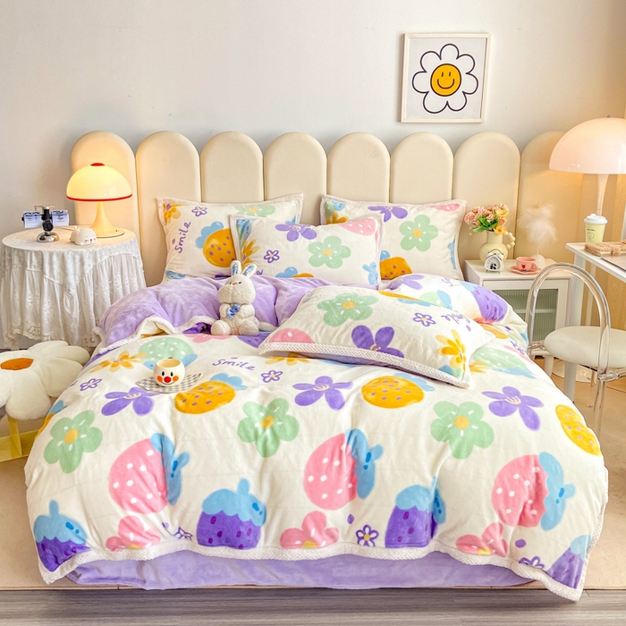 91家纺网 家纺一手货源 找家纺 阿亮家纺 2025新款高克重大包边菠萝格牛奶绒活性印染四件套 清新草莓