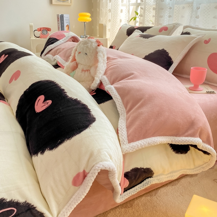 91家纺网 家纺一手货源 找家纺 阿亮家纺 2025新款高克重大包边菠萝格牛奶绒活性印染四件套 少女的诗