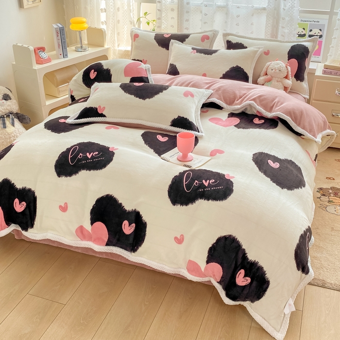 91家纺网 家纺一手货源 找家纺 阿亮家纺 2025新款高克重大包边菠萝格牛奶绒活性印染四件套 少女的诗