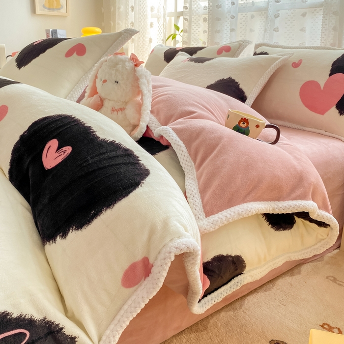 91家纺网 家纺一手货源 找家纺 阿亮家纺 2025新款高克重大包边菠萝格牛奶绒活性印染四件套 少女的诗