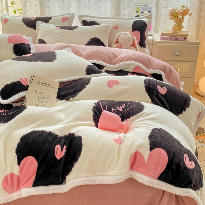 91家纺网 家纺一手货源 找家纺 阿亮家纺 2025新款高克重大包边菠萝格牛奶绒活性印染四件套 少女的诗