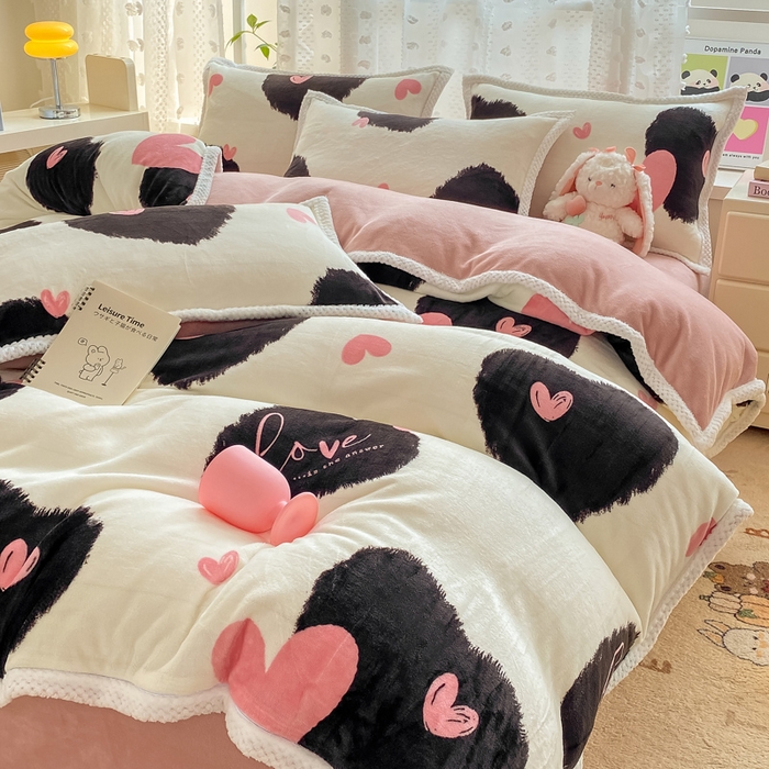 91家纺网 家纺一手货源 找家纺 阿亮家纺 2025新款高克重大包边菠萝格牛奶绒活性印染四件套 少女的诗