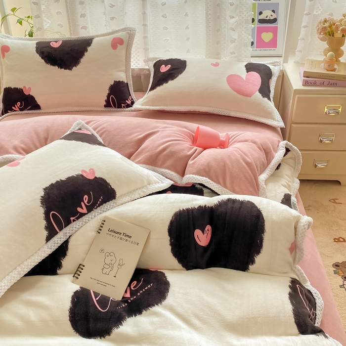 91家纺网 家纺一手货源 找家纺 阿亮家纺 2025新款高克重大包边菠萝格牛奶绒活性印染四件套 少女的诗