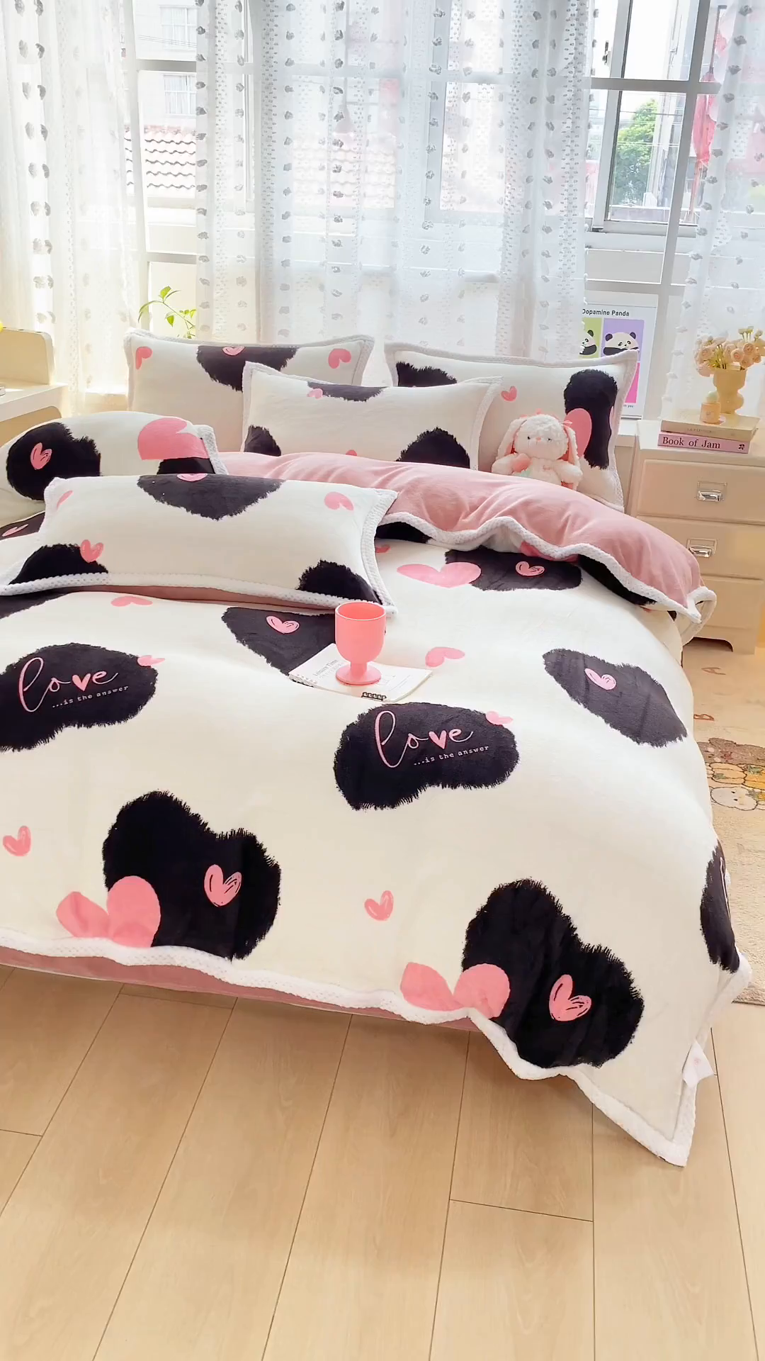 91家纺网 家纺一手货源 找家纺 阿亮家纺 2025新款高克重大包边菠萝格牛奶绒活性印染四件套 少女的诗