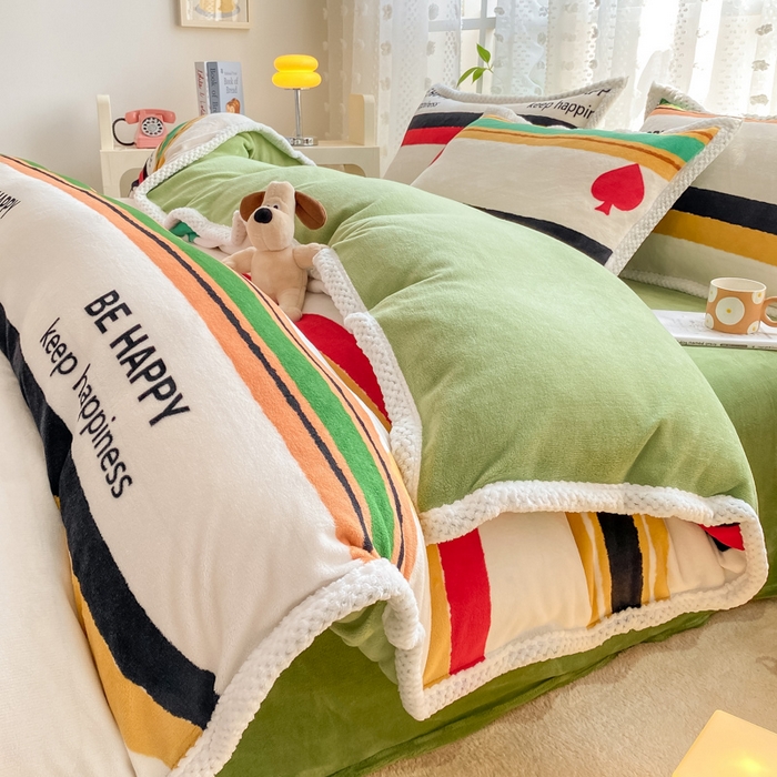 91家纺网 家纺一手货源 找家纺 阿亮家纺 2025新款高克重大包边菠萝格牛奶绒活性印染四件套 时尚条纹