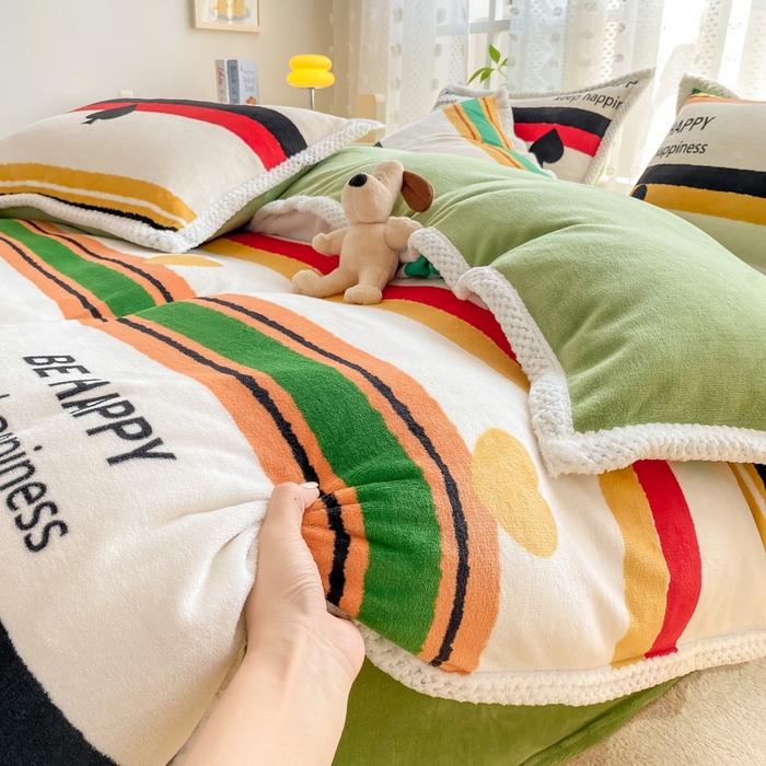 91家纺网 家纺一手货源 找家纺 阿亮家纺 2025新款高克重大包边菠萝格牛奶绒活性印染四件套 时尚条纹