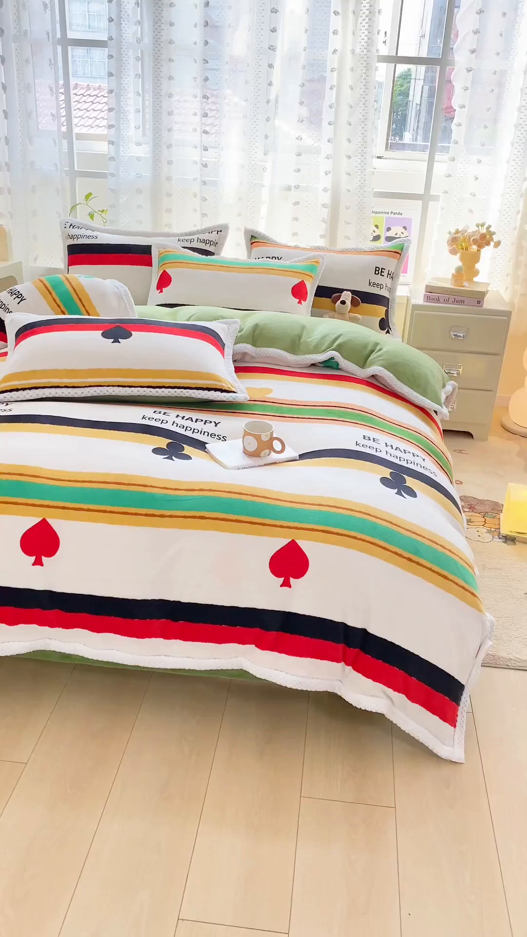 91家纺网 家纺一手货源 找家纺 阿亮家纺 2025新款高克重大包边菠萝格牛奶绒活性印染四件套 时尚条纹