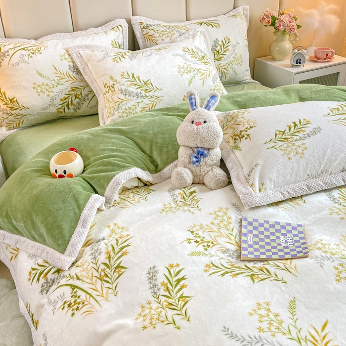 91家纺网 家纺一手货源 找家纺 阿亮家纺 2025新款高克重大包边菠萝格牛奶绒活性印染四件套 田园花香