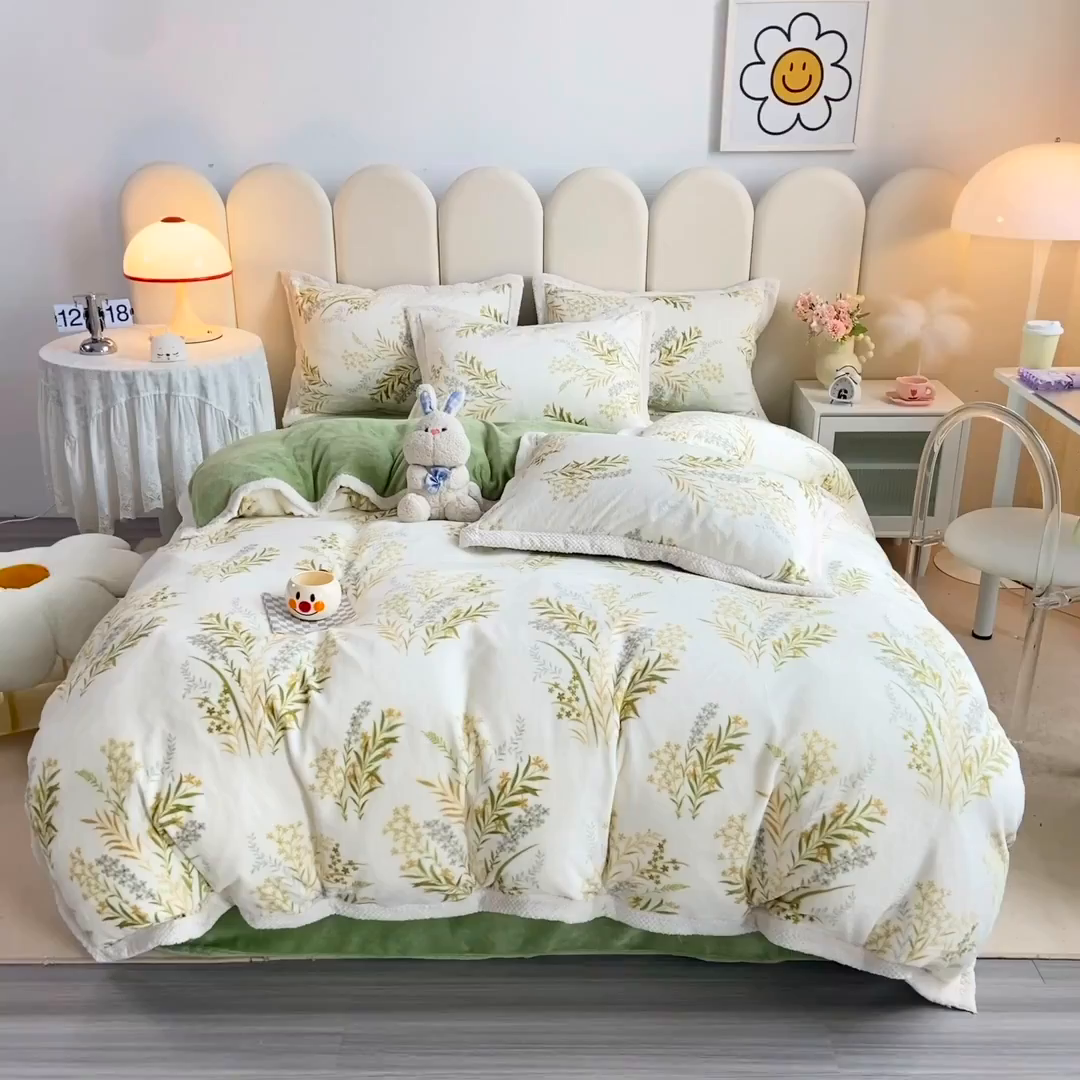 91家纺网 家纺一手货源 找家纺 阿亮家纺 2025新款高克重大包边菠萝格牛奶绒活性印染四件套 田园花香