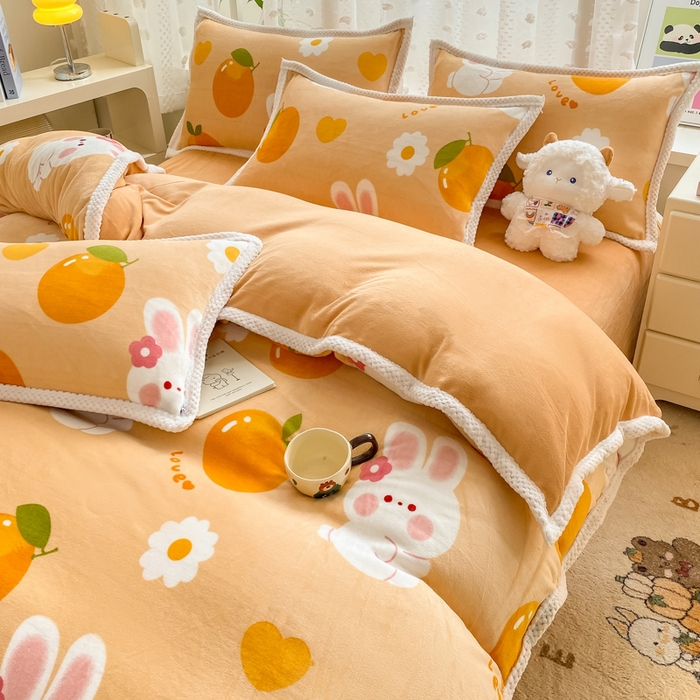 91家纺网 家纺一手货源 找家纺 阿亮家纺 2025新款高克重大包边菠萝格牛奶绒活性印染四件套 兔兔派对