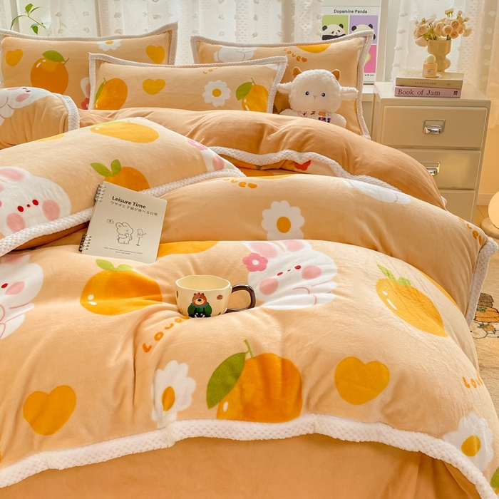 91家纺网 家纺一手货源 找家纺 阿亮家纺 2025新款高克重大包边菠萝格牛奶绒活性印染四件套 兔兔派对