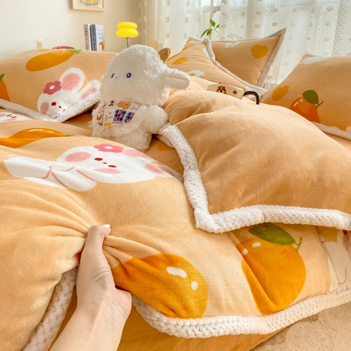 91家纺网 家纺一手货源 找家纺 阿亮家纺 2025新款高克重大包边菠萝格牛奶绒活性印染四件套 兔兔派对