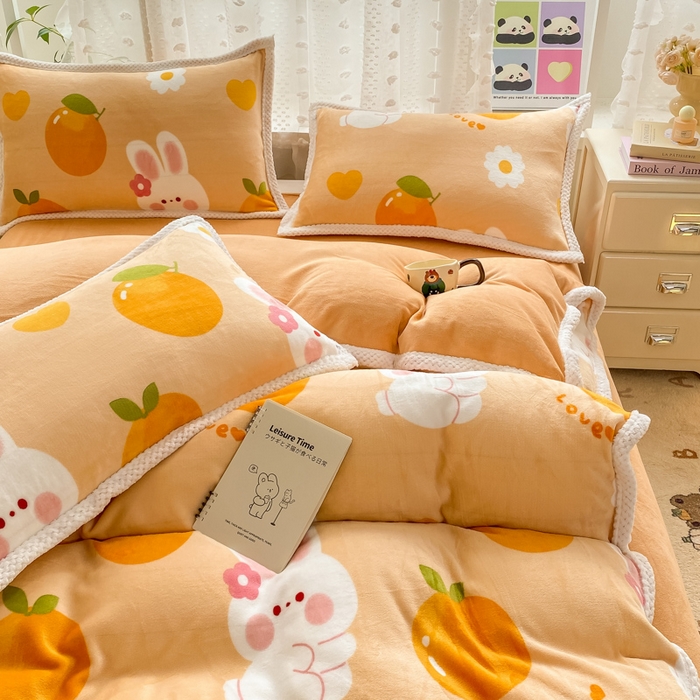 91家纺网 家纺一手货源 找家纺 阿亮家纺 2025新款高克重大包边菠萝格牛奶绒活性印染四件套 兔兔派对