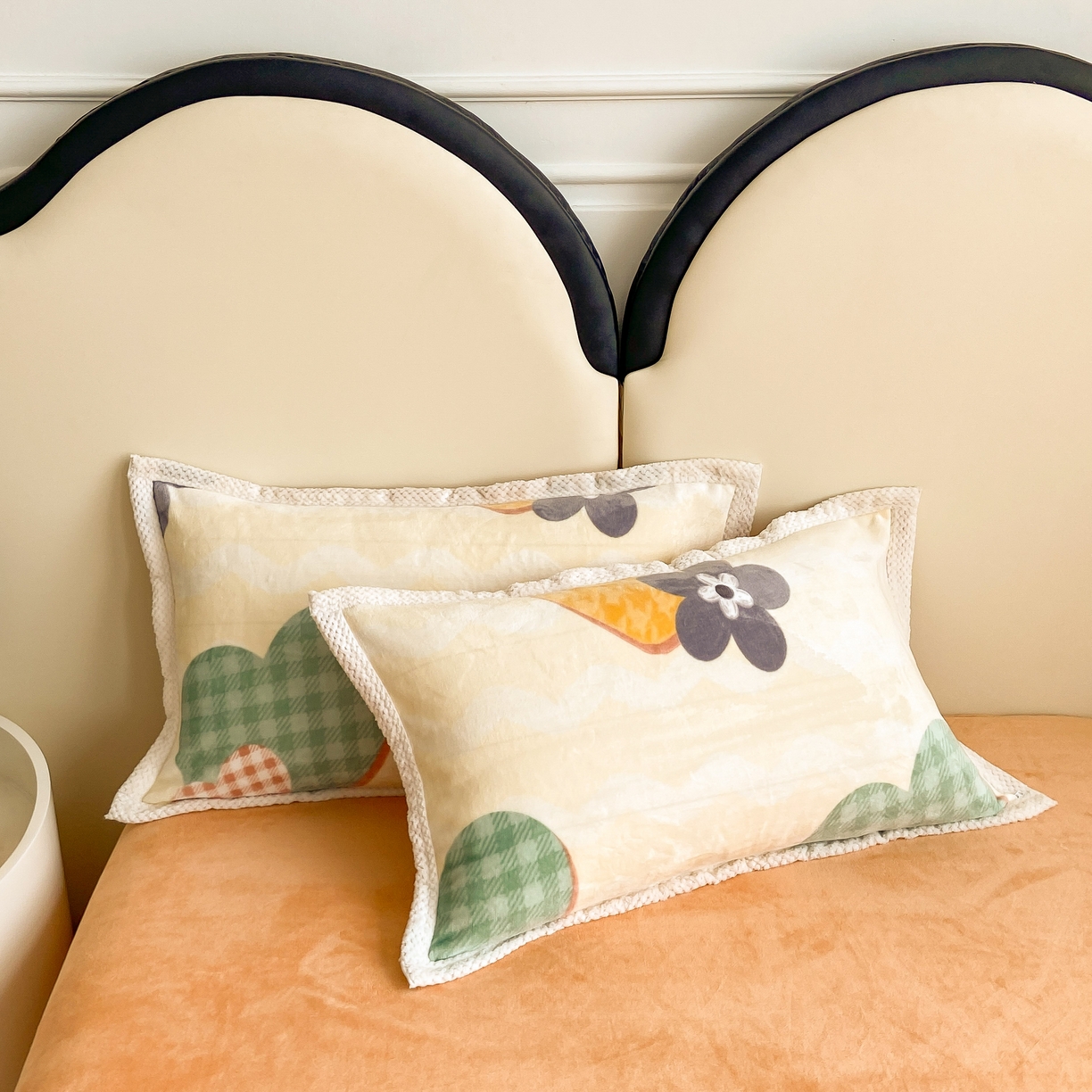 91家纺网 家纺一手货源 找家纺 阿亮家纺 2025新款高克重大包边菠萝格牛奶绒活性印染四件套 夏日礼盒