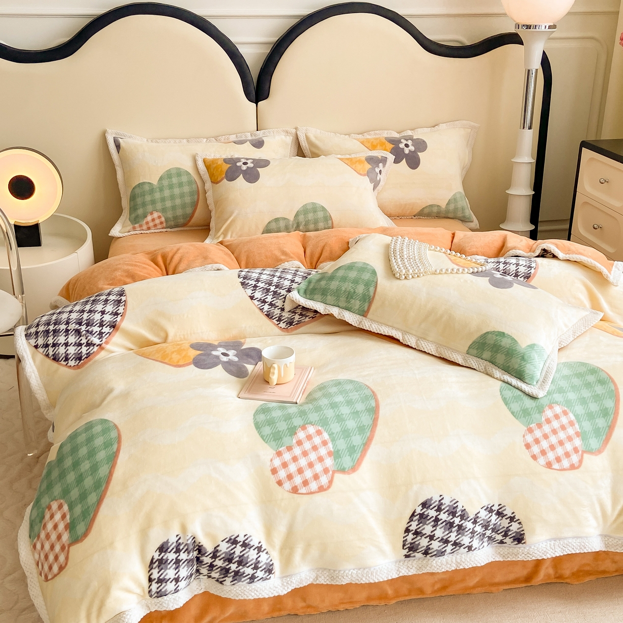 91家纺网 家纺一手货源 找家纺 阿亮家纺 2025新款高克重大包边菠萝格牛奶绒活性印染四件套 夏日礼盒