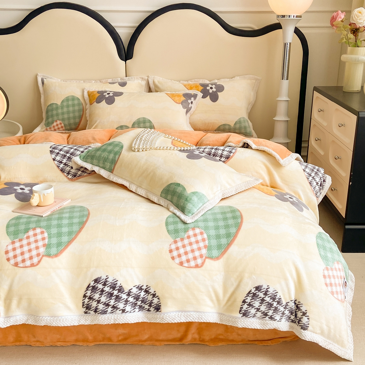 91家纺网 家纺一手货源 找家纺 阿亮家纺 2025新款高克重大包边菠萝格牛奶绒活性印染四件套 夏日礼盒