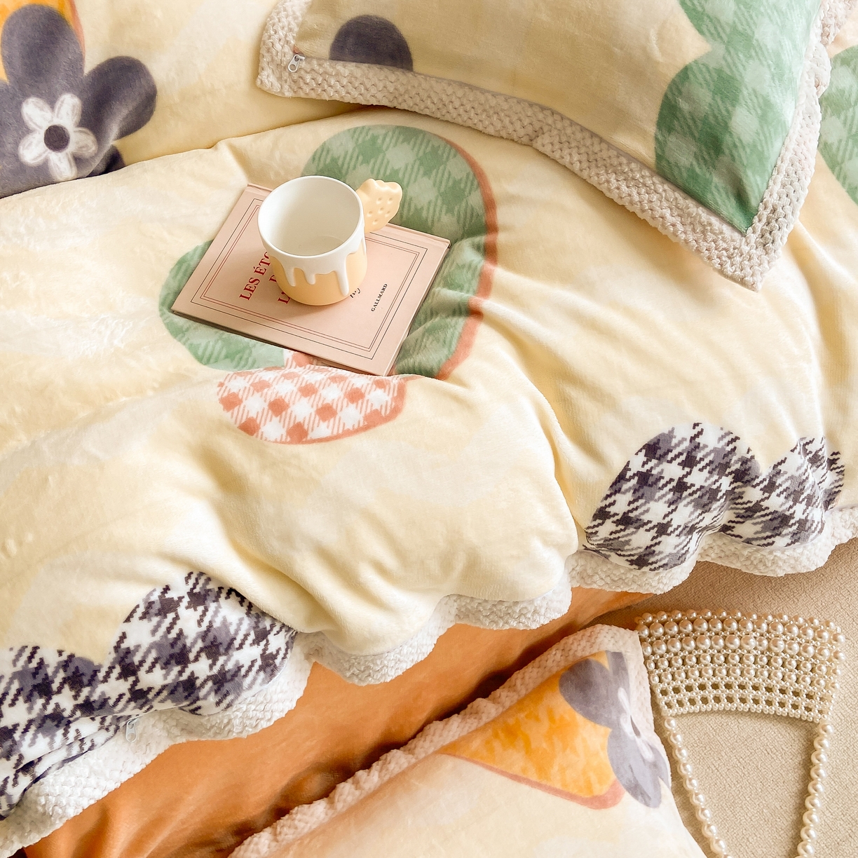 91家纺网 家纺一手货源 找家纺 阿亮家纺 2025新款高克重大包边菠萝格牛奶绒活性印染四件套 夏日礼盒