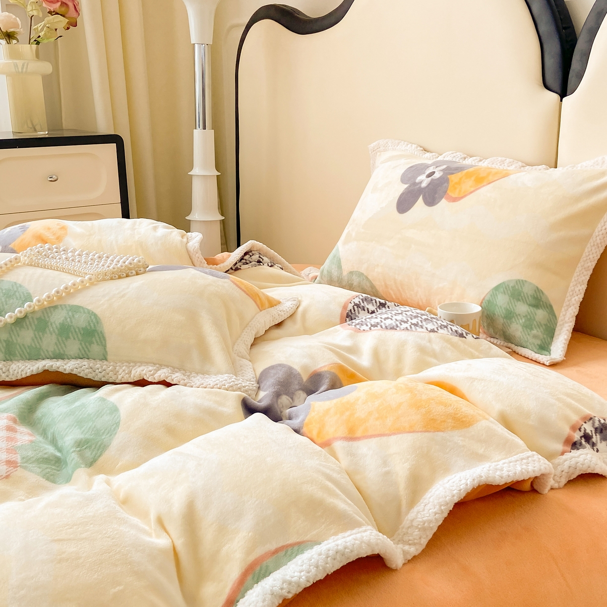 91家纺网 家纺一手货源 找家纺 阿亮家纺 2025新款高克重大包边菠萝格牛奶绒活性印染四件套 夏日礼盒