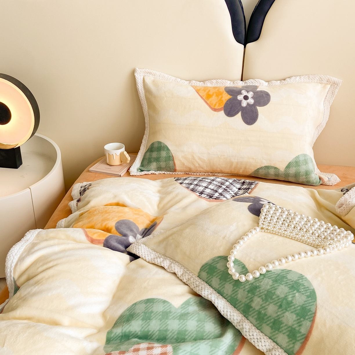 91家纺网 家纺一手货源 找家纺 阿亮家纺 2025新款高克重大包边菠萝格牛奶绒活性印染四件套 夏日礼盒