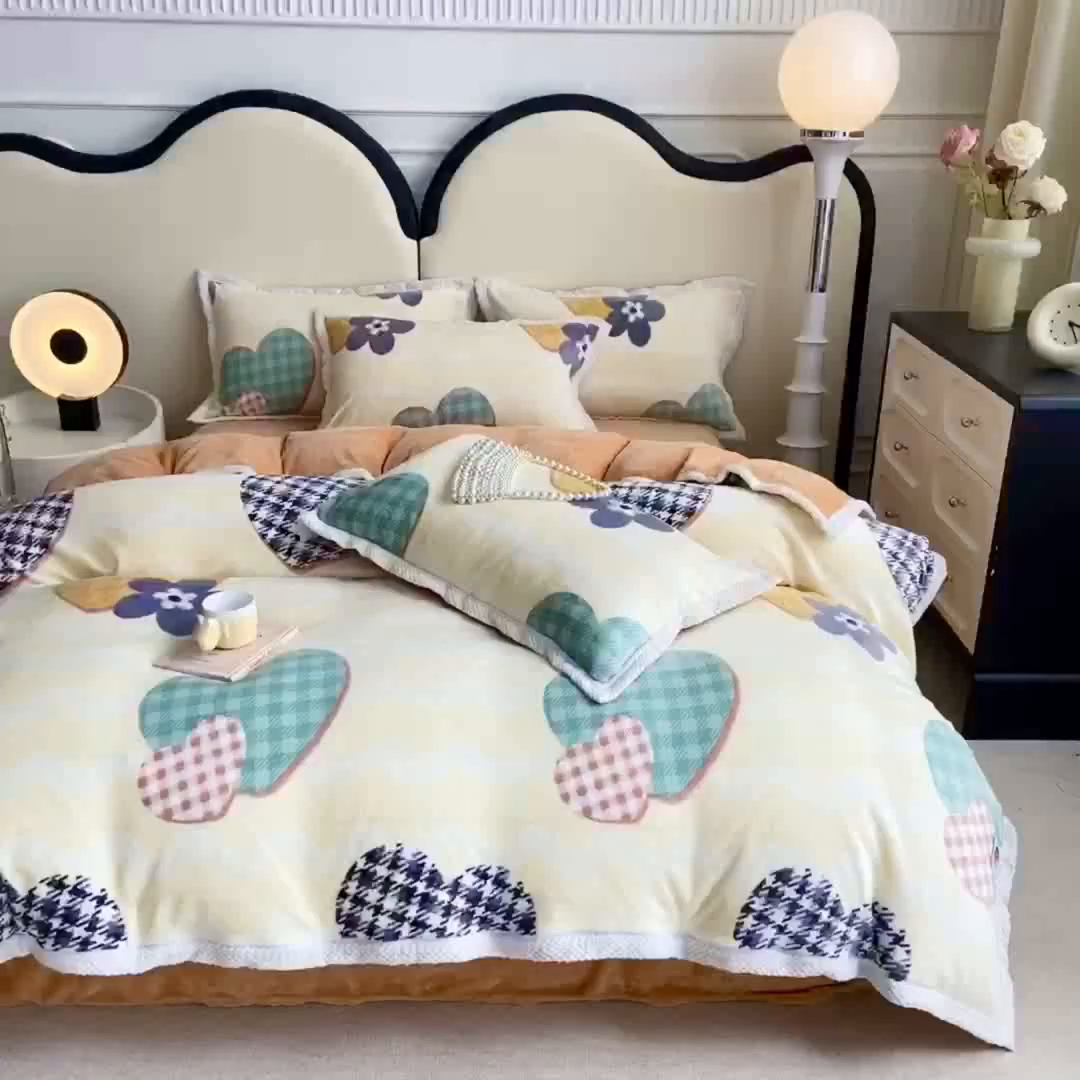 91家纺网 家纺一手货源 找家纺 阿亮家纺 2025新款高克重大包边菠萝格牛奶绒活性印染四件套 夏日礼盒