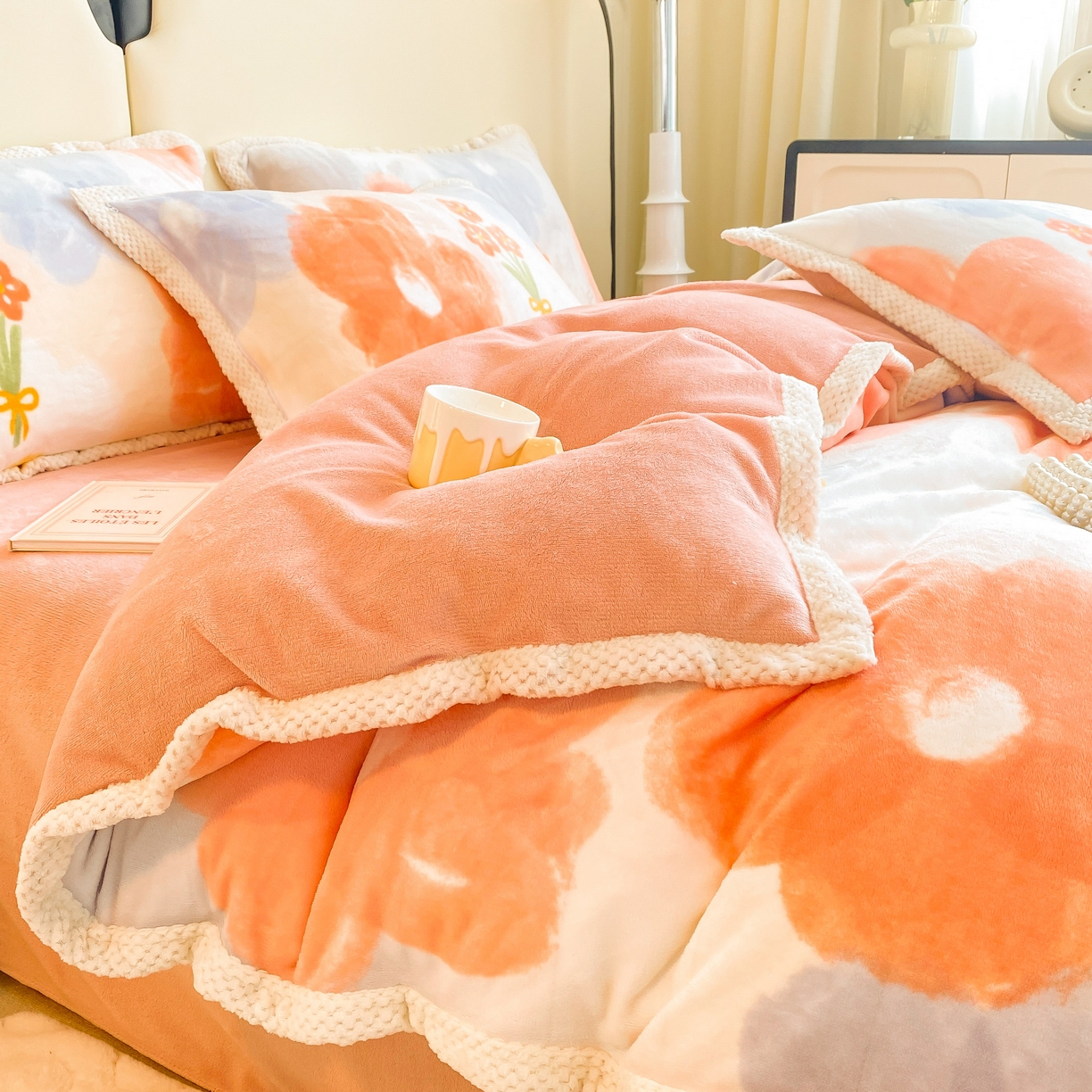 91家纺网 家纺一手货源 找家纺 阿亮家纺 2025新款高克重大包边菠萝格牛奶绒活性印染四件套 香榭花韵