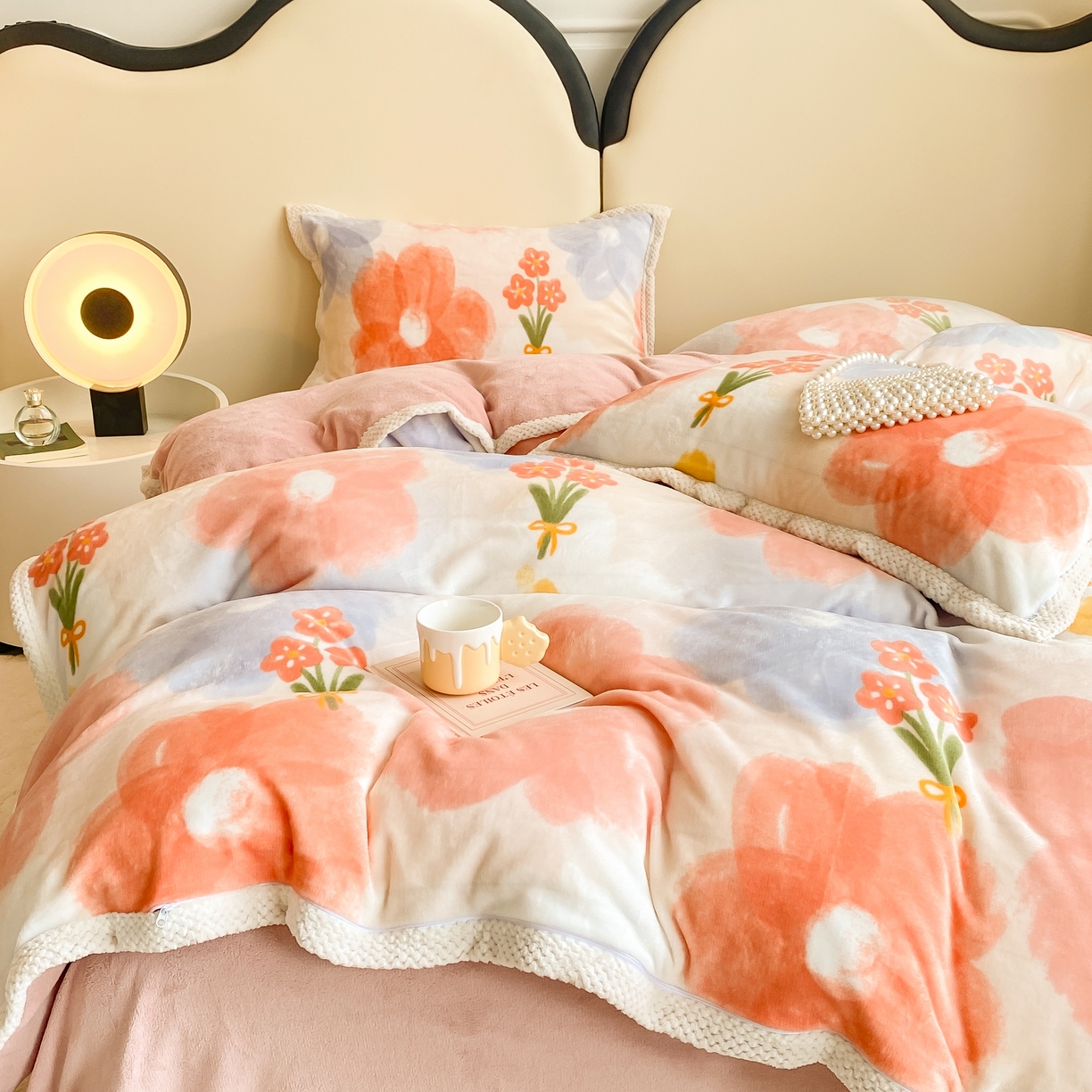 91家纺网 家纺一手货源 找家纺 阿亮家纺 2025新款高克重大包边菠萝格牛奶绒活性印染四件套 香榭花韵