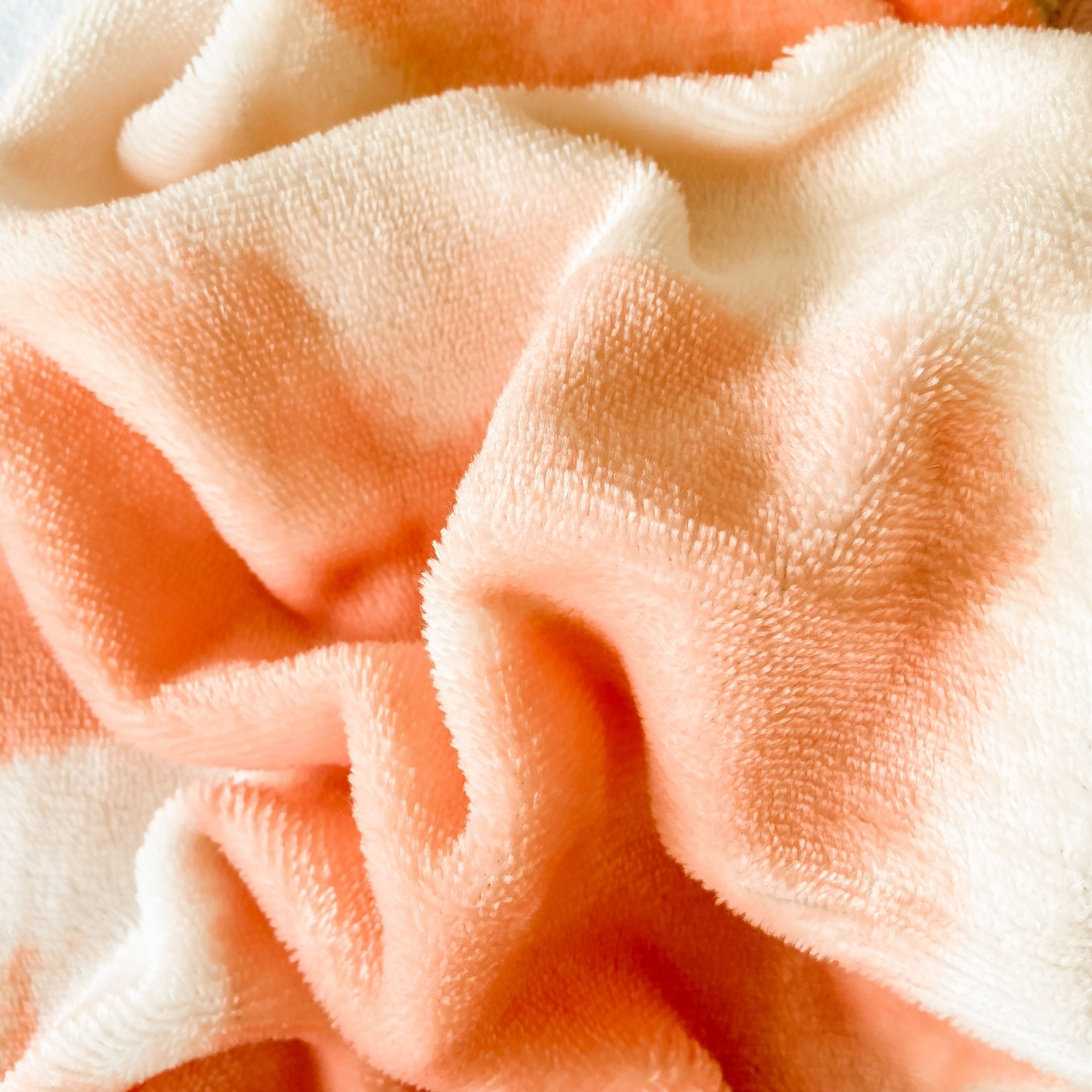 91家纺网 家纺一手货源 找家纺 阿亮家纺 2025新款高克重大包边菠萝格牛奶绒活性印染四件套 香榭花韵