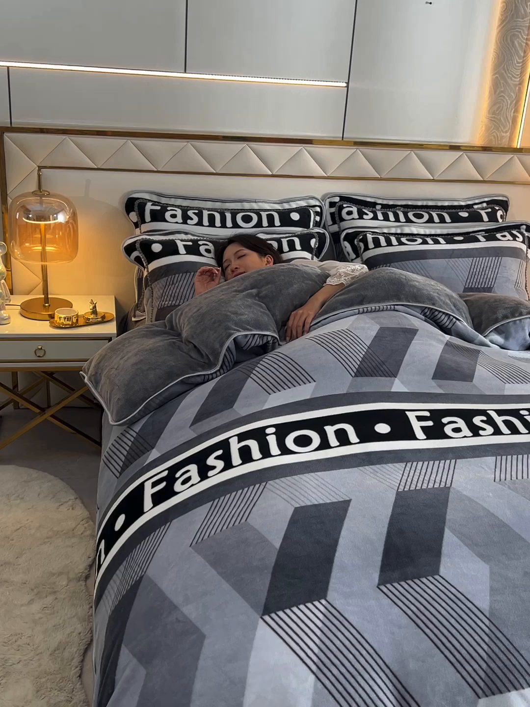 91家纺网 家纺一手货源 找家纺 启扬 2025直播爆款新款8.5斤加厚高克重牛奶绒四件套床裙款法莱绒宝宝绒金貂绒 希亚-灰