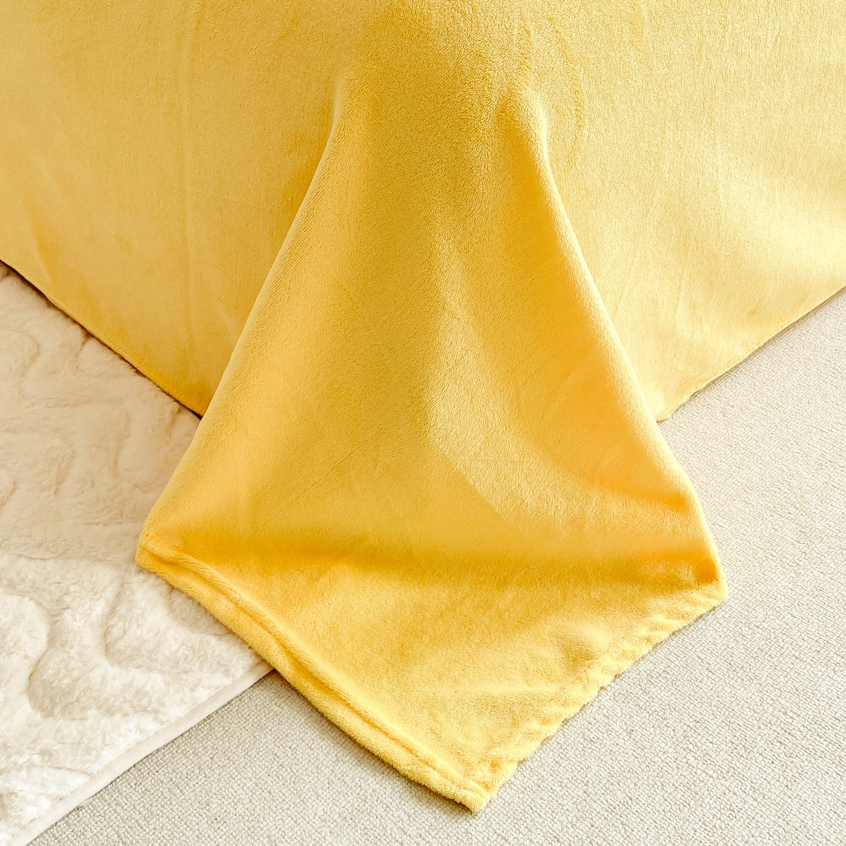 91家纺网 家纺一手货源 找家纺 阿亮家纺 2025新款高克重大包边菠萝格牛奶绒活性印染四件套 幸运狗狗