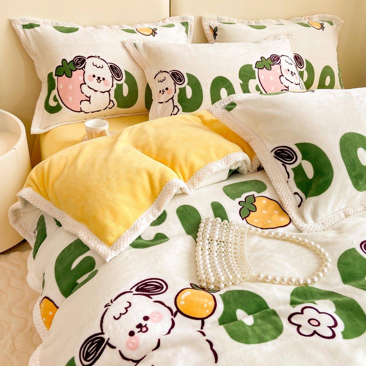 91家纺网 家纺一手货源 找家纺 阿亮家纺 2025新款高克重大包边菠萝格牛奶绒活性印染四件套 幸运狗狗