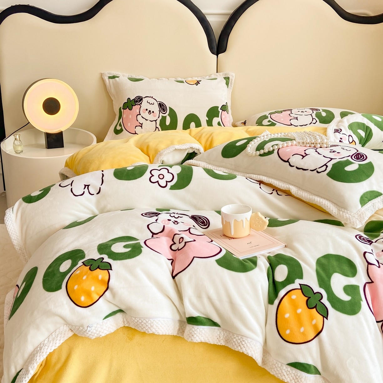 91家纺网 家纺一手货源 找家纺 阿亮家纺 2025新款高克重大包边菠萝格牛奶绒活性印染四件套 幸运狗狗