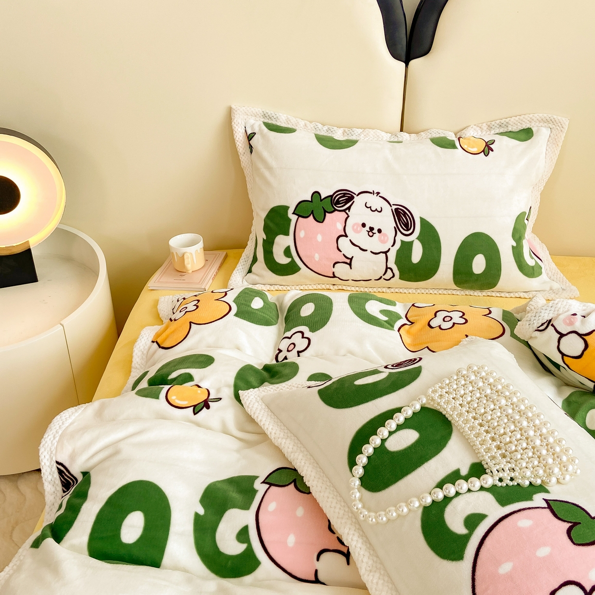 91家纺网 家纺一手货源 找家纺 阿亮家纺 2025新款高克重大包边菠萝格牛奶绒活性印染四件套 幸运狗狗