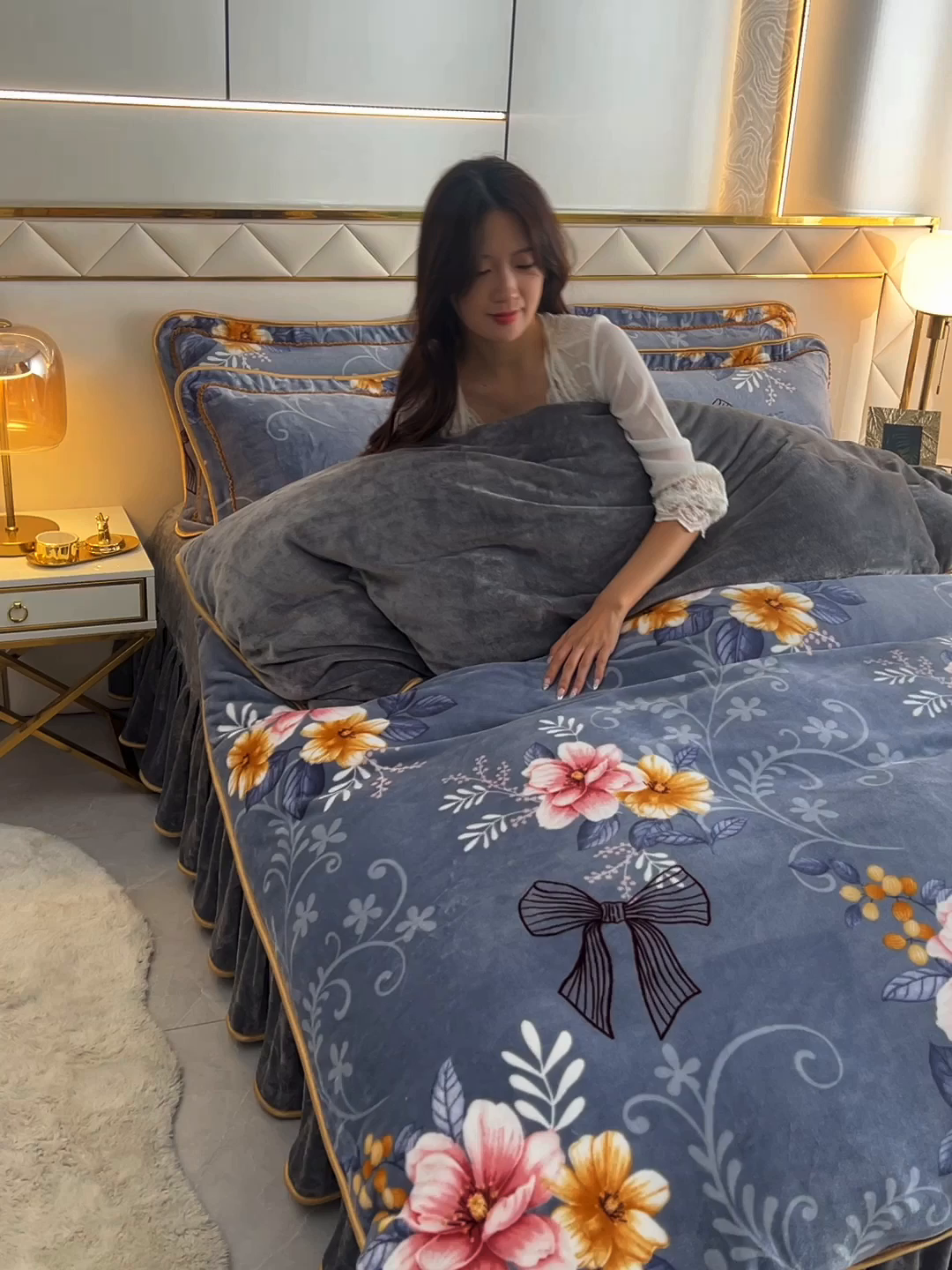 91家纺网 家纺一手货源 找家纺 启扬 2025直播爆款新款8.5斤加厚高克重牛奶绒四件套床裙款法莱绒宝宝绒金貂绒 暗香花语