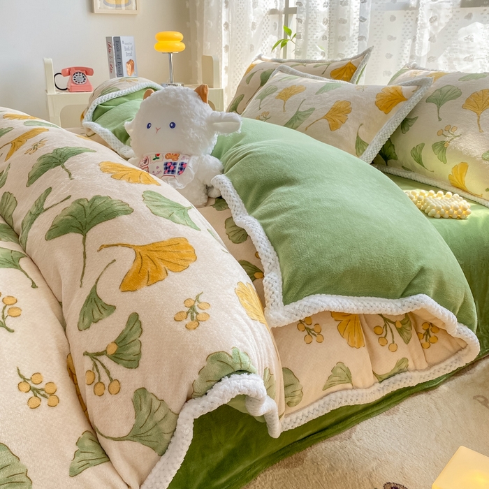 91家纺网 家纺一手货源 找家纺 阿亮家纺 2025新款高克重大包边菠萝格牛奶绒活性印染四件套 银杏叶