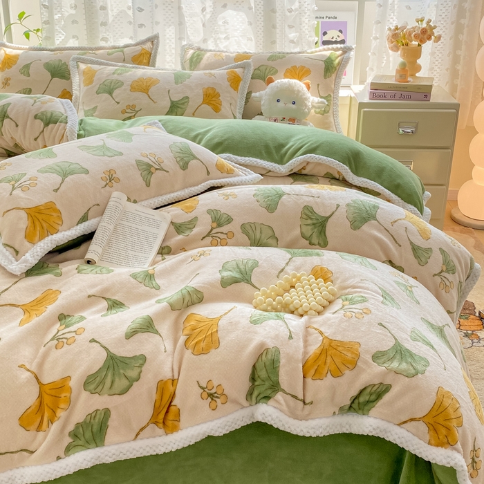 91家纺网 家纺一手货源 找家纺 阿亮家纺 2025新款高克重大包边菠萝格牛奶绒活性印染四件套 银杏叶