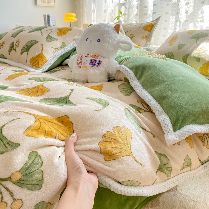 91家纺网 家纺一手货源 找家纺 阿亮家纺 2025新款高克重大包边菠萝格牛奶绒活性印染四件套 银杏叶